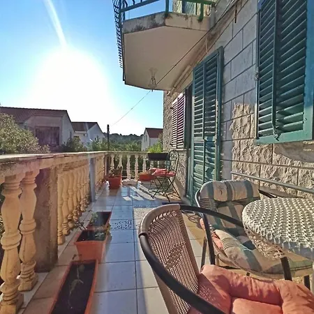 Apartment Vejo *