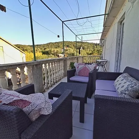 Apartment Vejo *